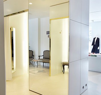 Einbauschrank mit Spiegelwand