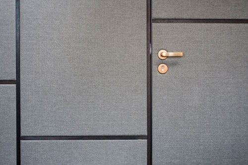 04-Loft-Wohnbereich-Detail-Messinggriff-01