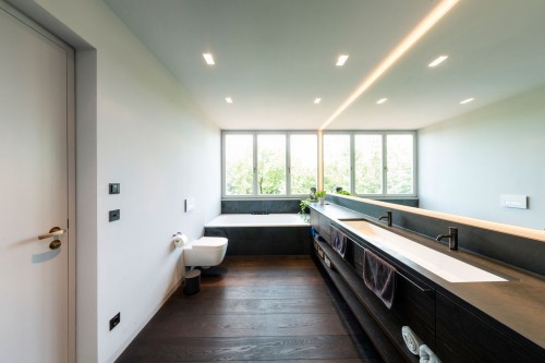 05-Loft-Bad-Steinschiefer-Spiegel-hinterlaeuchtet