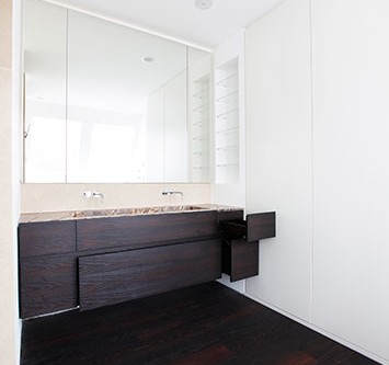 Waschtischunterschrank, Schubläden mit Vollauszug.